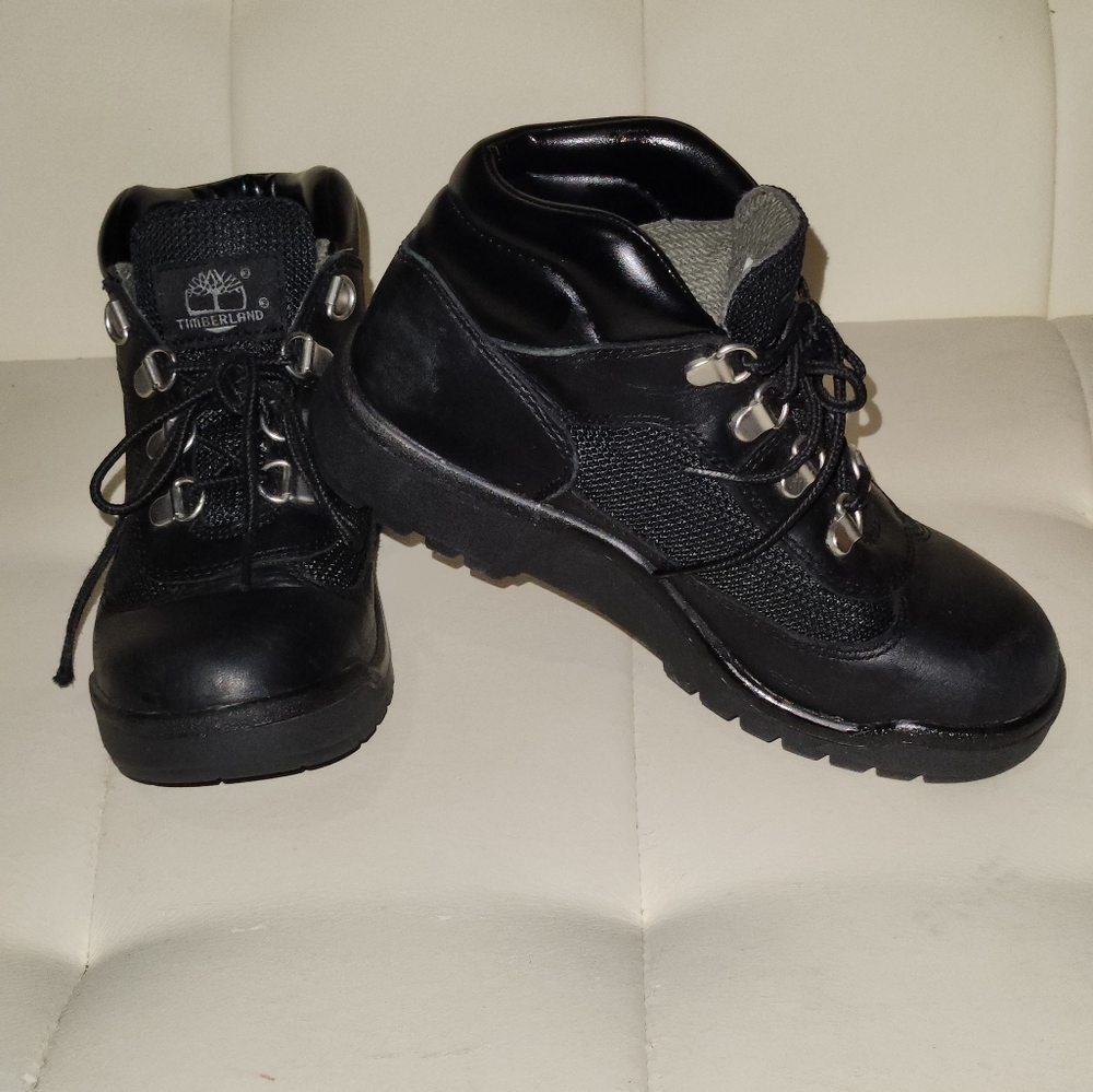 Timberland size 2 children's winter ankle boots in black.